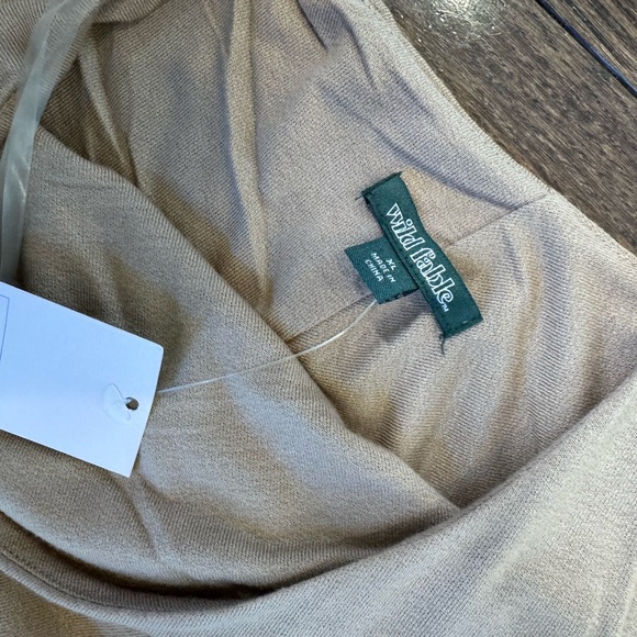 Maxi Dress with Cutout - Picture 3 of 6